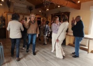 yoga du rire - le salue de la reine