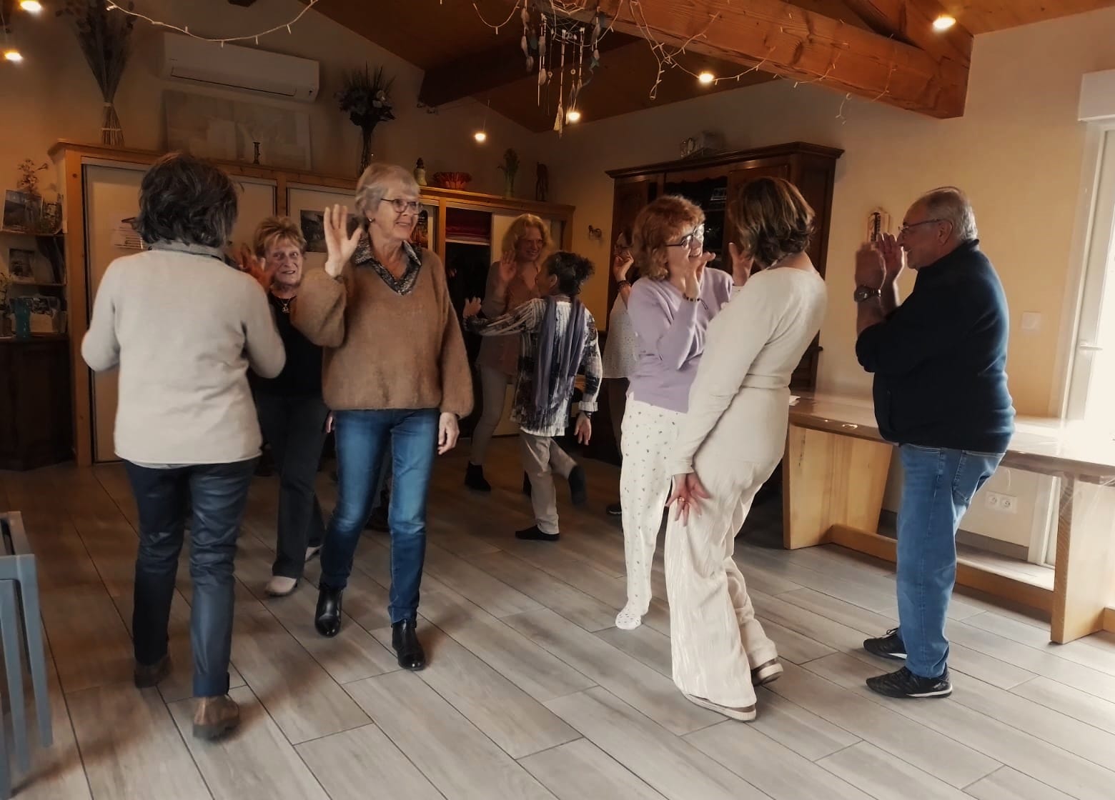 yoga du rire - le salue de la reine